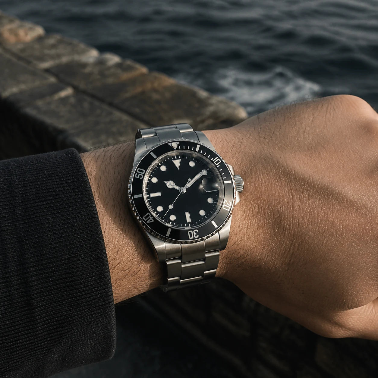 Breakwater 40 Diver Kit Black worn on wrist