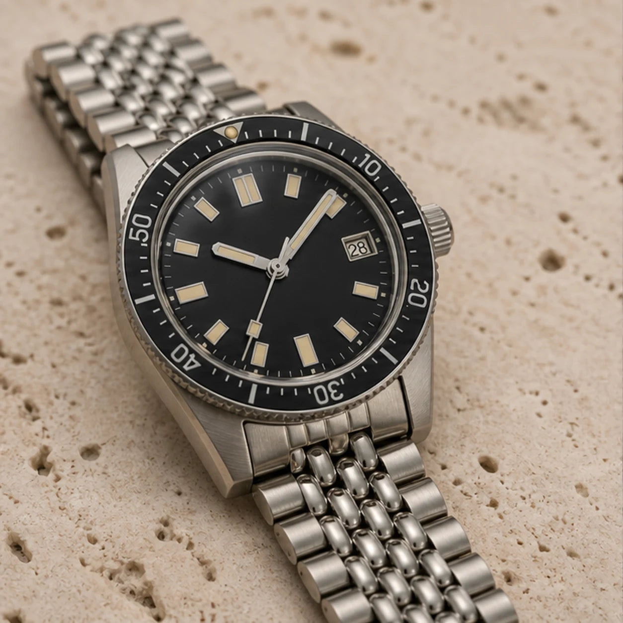 Heritage 38 Vintage Diver Kit Black studio view
