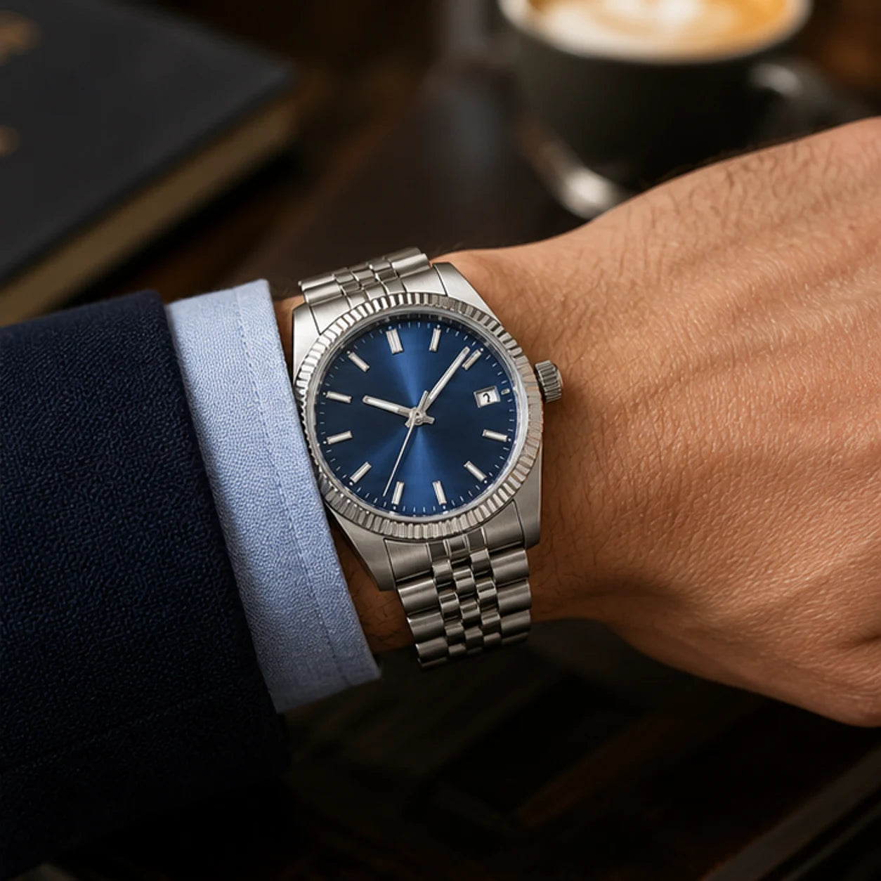 Regent 36 Date Kit Blue au poignet